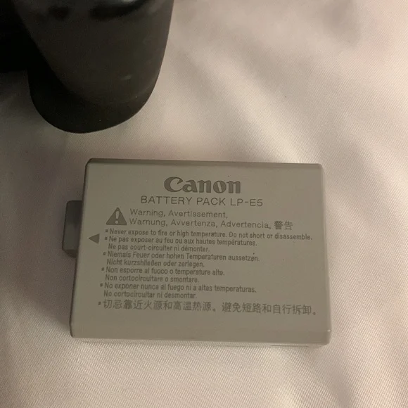 CANON REBEL XS EOS Digital Camera pop out  display screen IMAGE STABILIZER LENSE - Picture 14 of 16